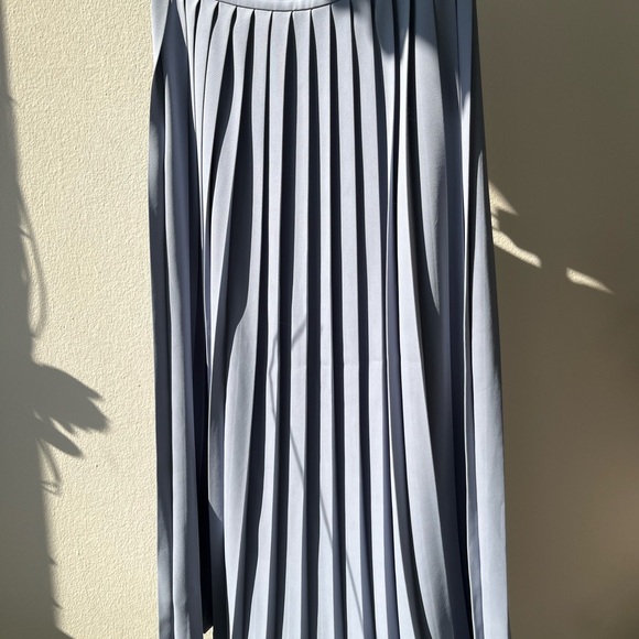 Elegant Gray Pleated Skirt - Picture 2 of 2